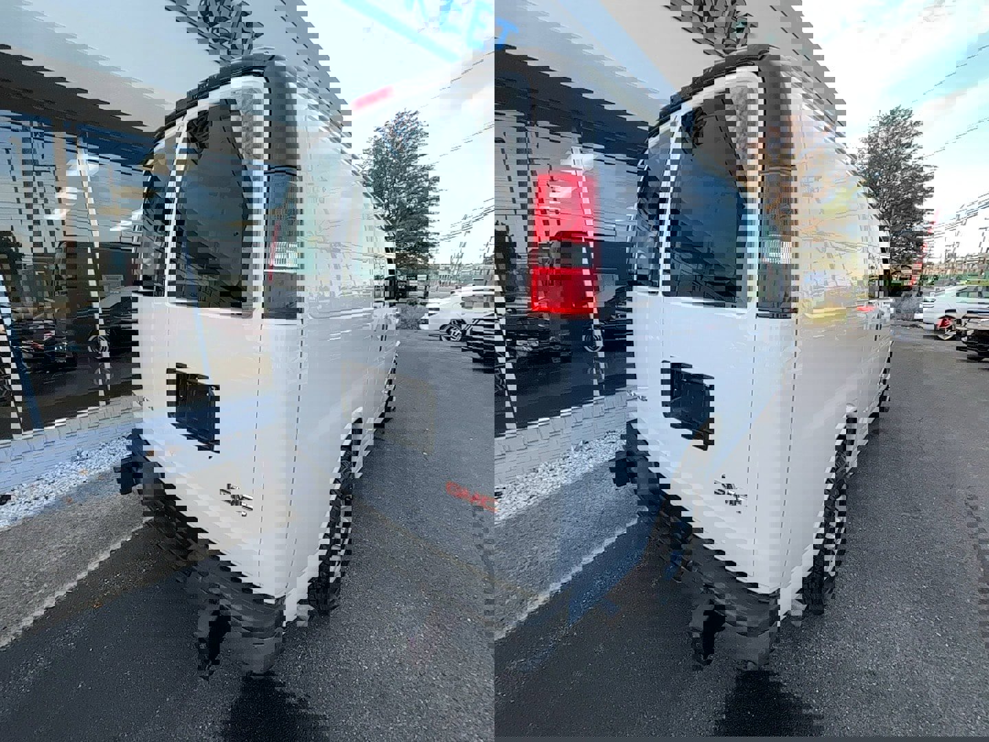 Used 2017 GMC Savana 2500 image 3