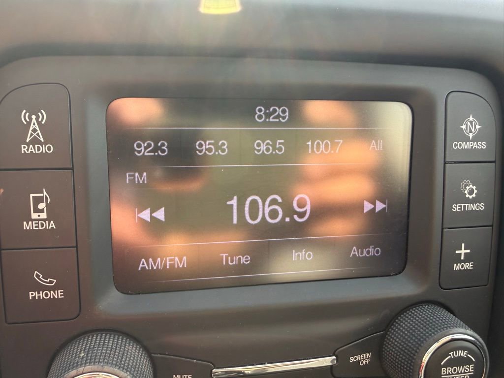 Used 2018 Jeep Compass Latitude w/ Cold Weather Group image 19