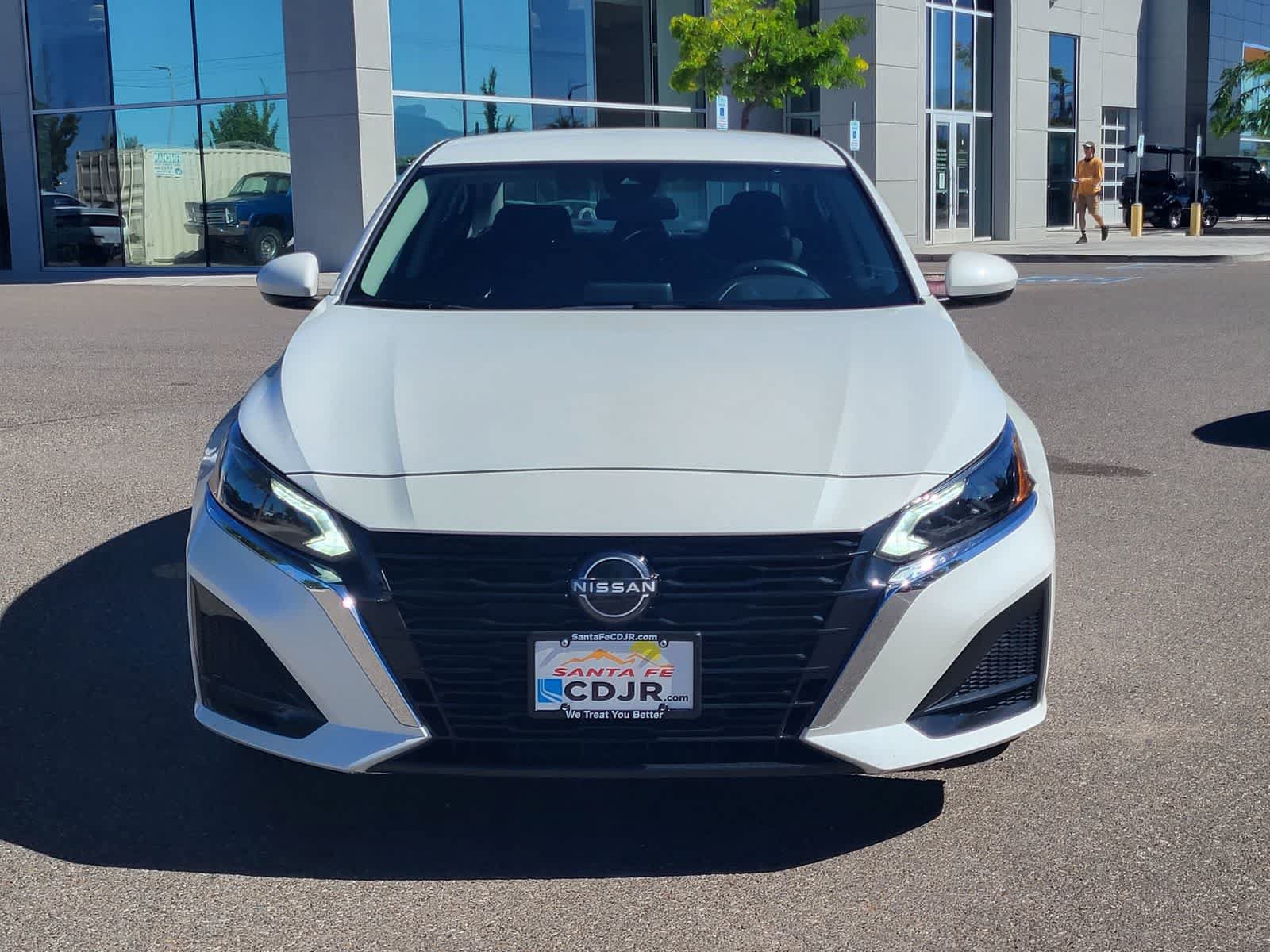 Used 2023 Nissan Altima 2.5 SV FWD image 2