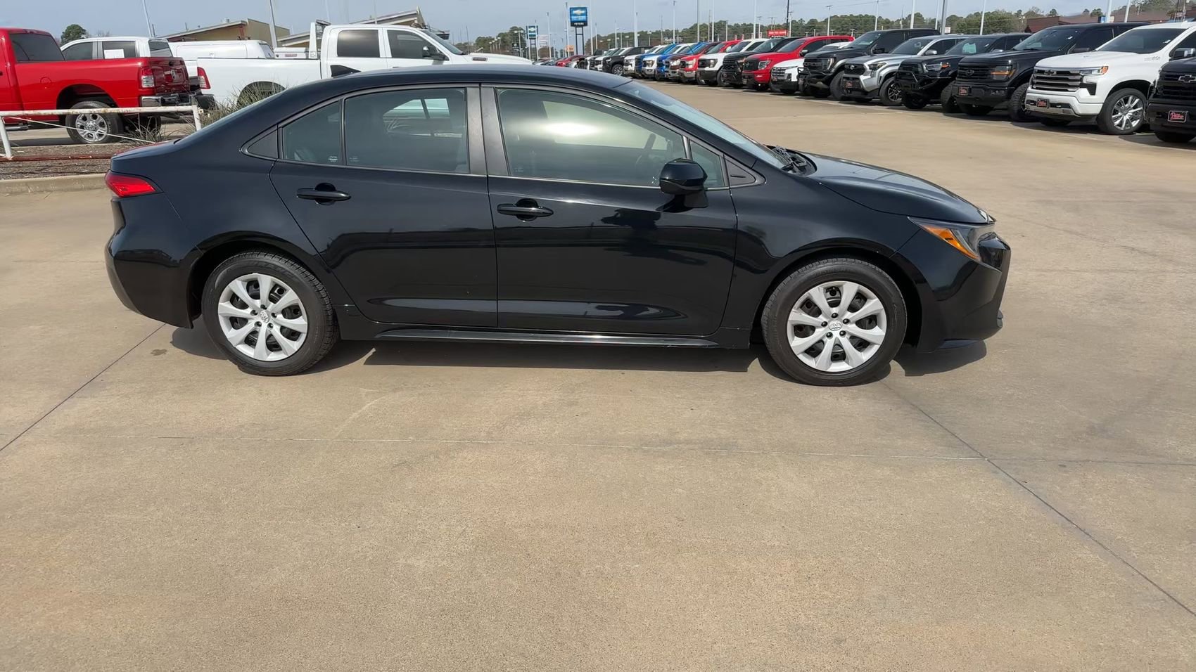 Used 2024 Toyota Corolla LE FWD image 2