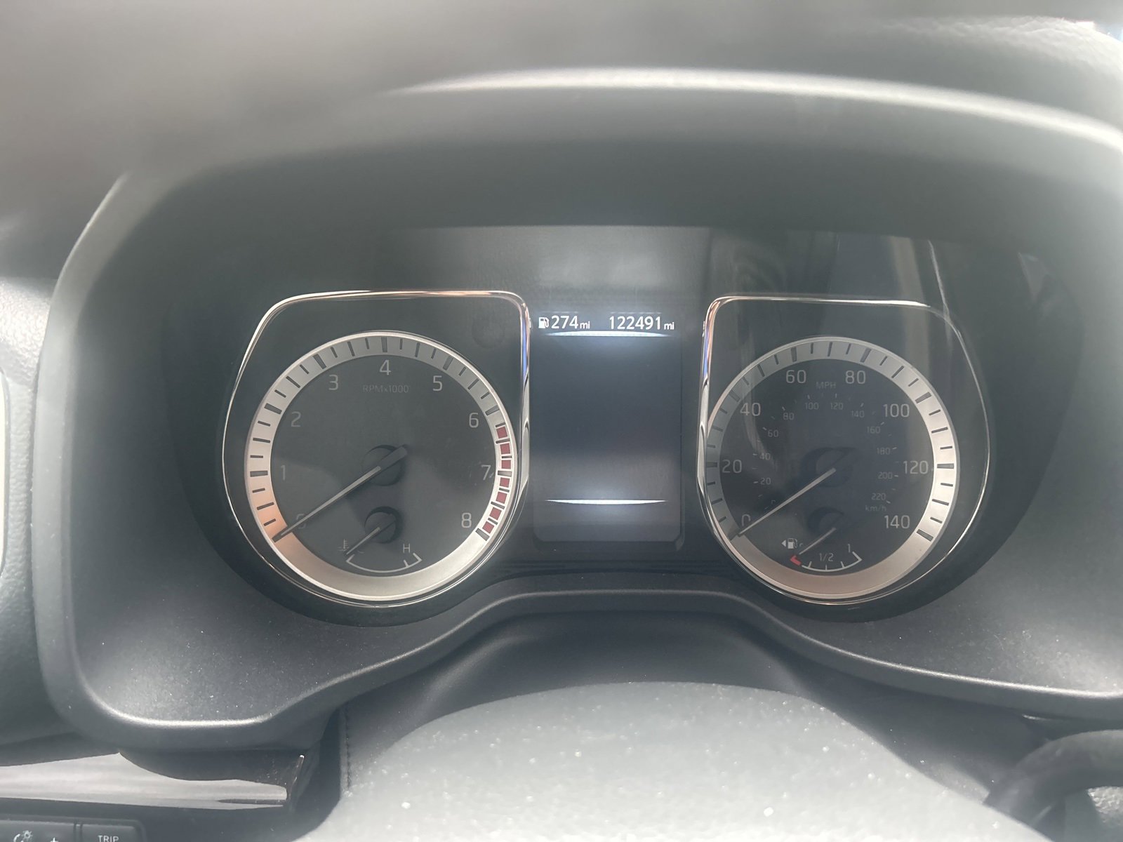 Used 2017 Nissan Titan SV image 8
