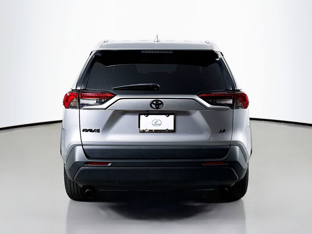 Used 2022 Toyota RAV4 LE FWD image 6
