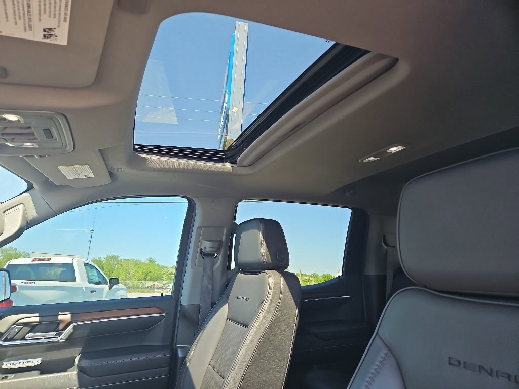 Used 2024 GMC Sierra 1500 Denali AWD/4WD image 25