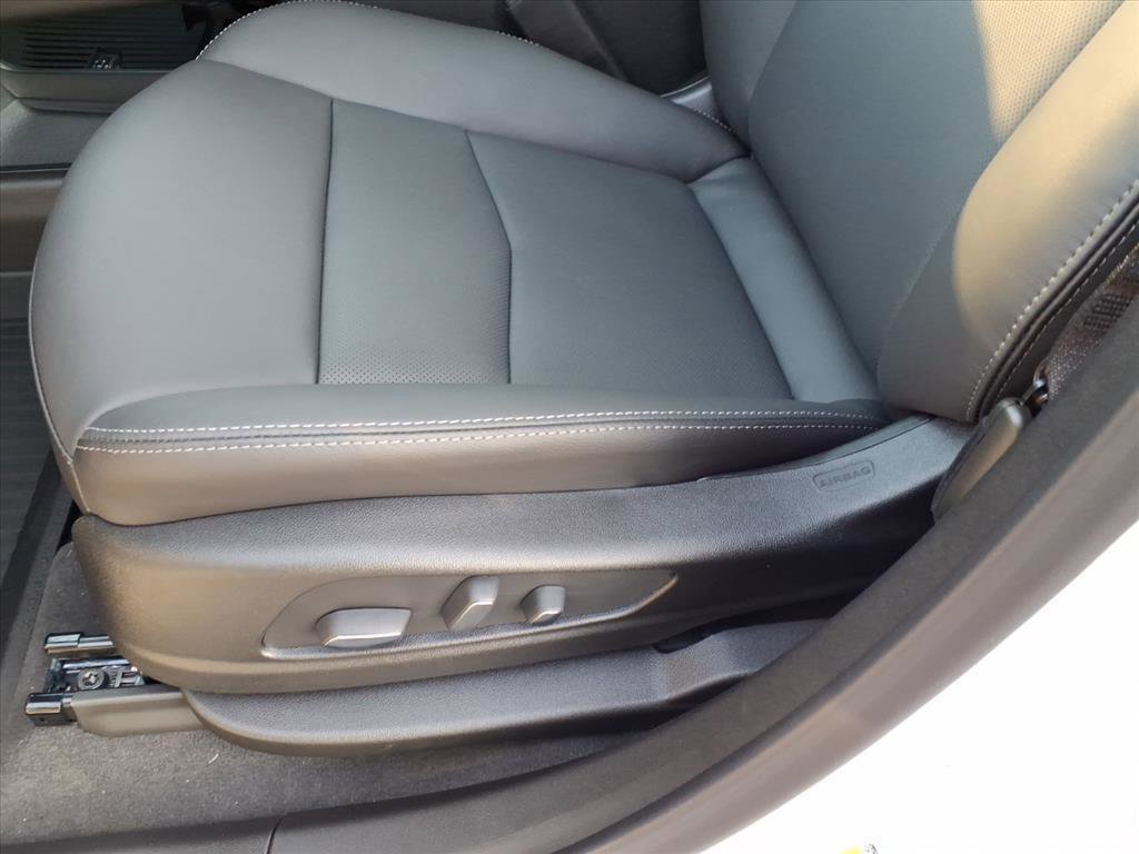 New 2025 Cadillac XT5 Premium Luxury w/ LPO, Floor Liner Package image 7