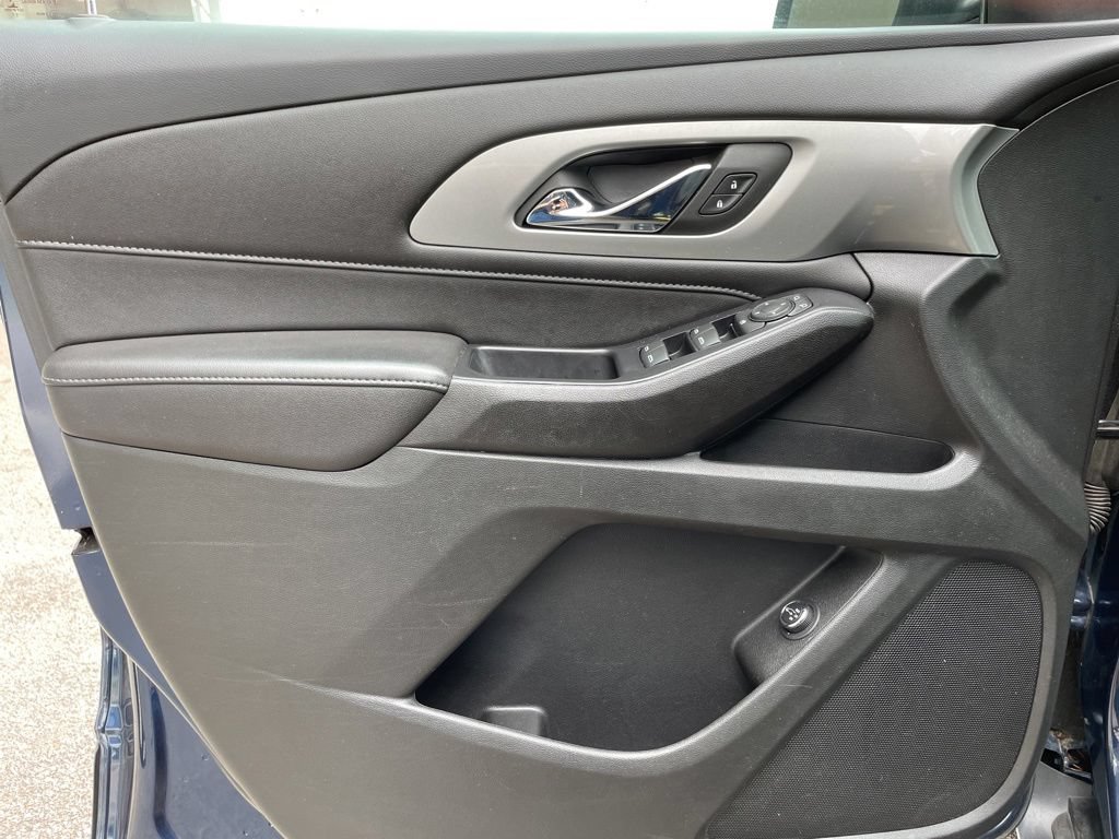 Used 2022 Chevrolet Traverse LT FWD image 40