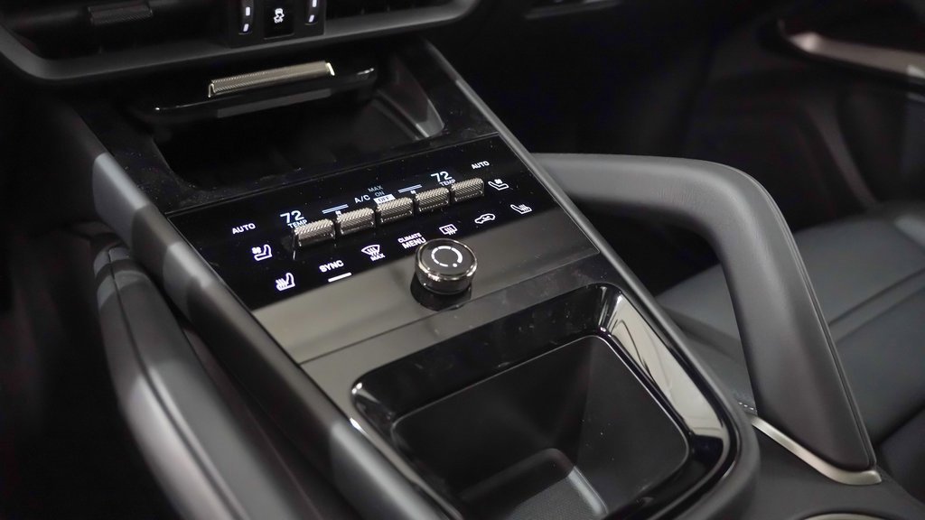 New 2025 Porsche Cayenne Turbo image 33