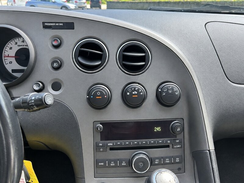 Used 2008 Pontiac Solstice Convertible w/ Premium Package RWD image 10