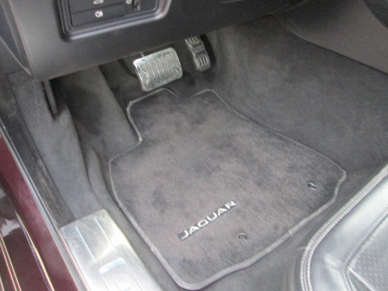 Used 2015 Jaguar XJ image 21