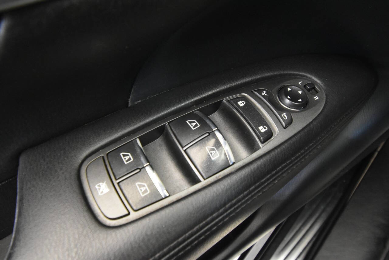 Used 2016 INFINITI Q70 L 3.7 w/ Technology Package image 36