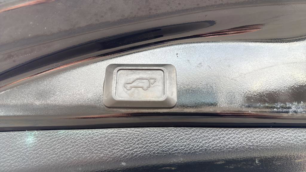 Used 2015 Toyota RAV4 Limited image 18