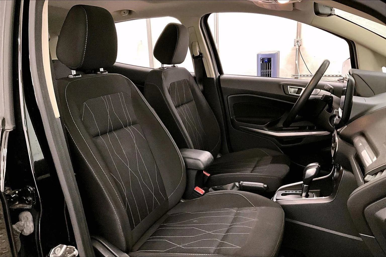 Used 2019 Ford EcoSport SE w/ SE Convenience Package image 7