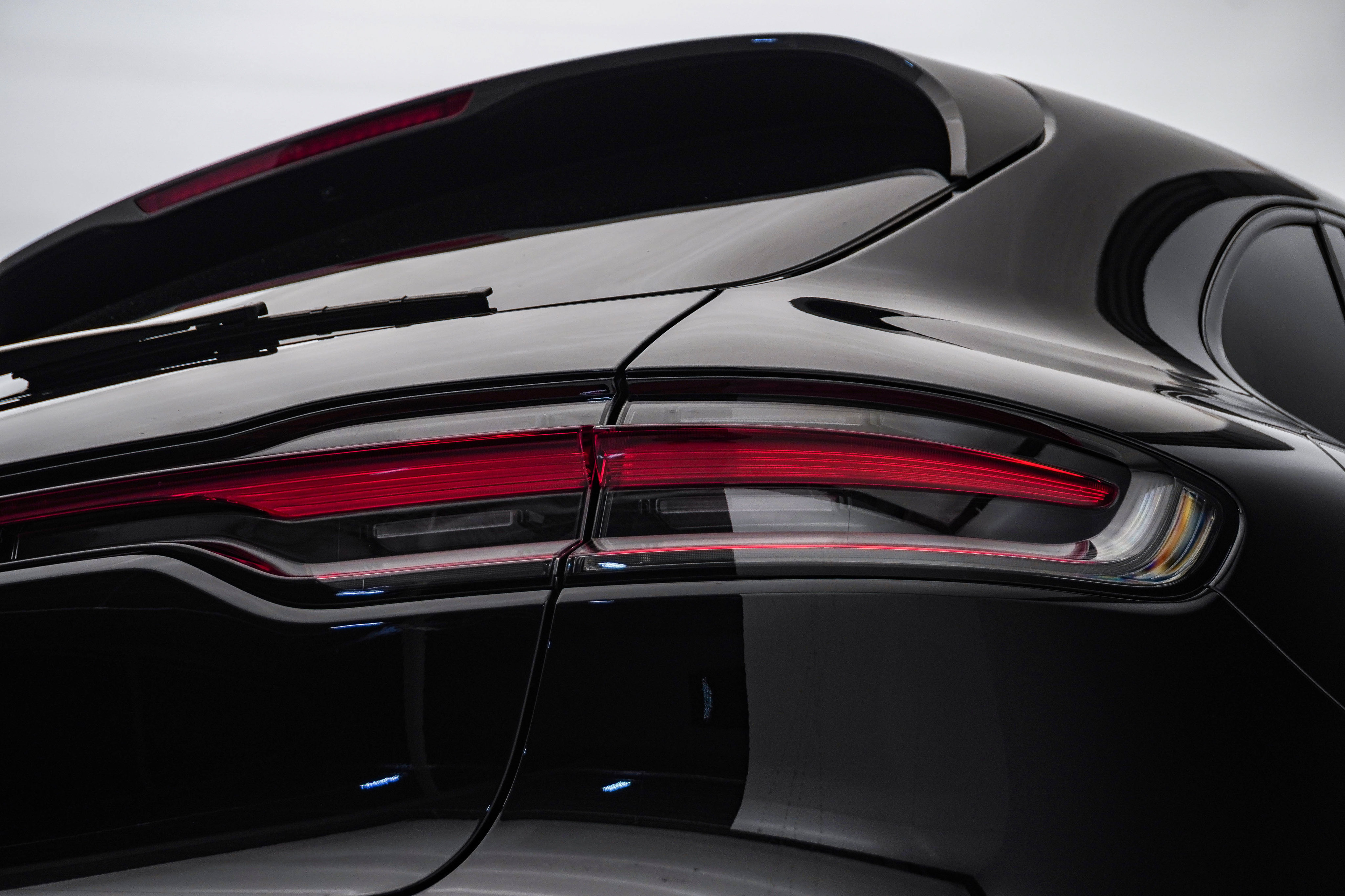 Certified 2026 Porsche Macan Turbo AWD/4WD image 13