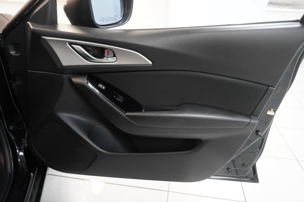 Used 2017 MAZDA MAZDA3 Sport FWD image 32