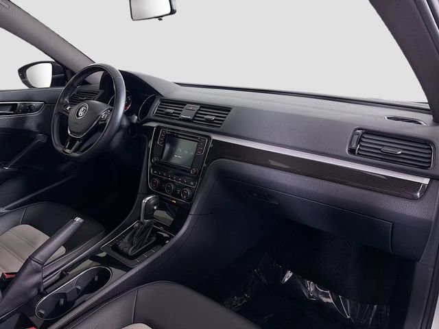 Used 2018 Volkswagen Passat 3.6 image 29