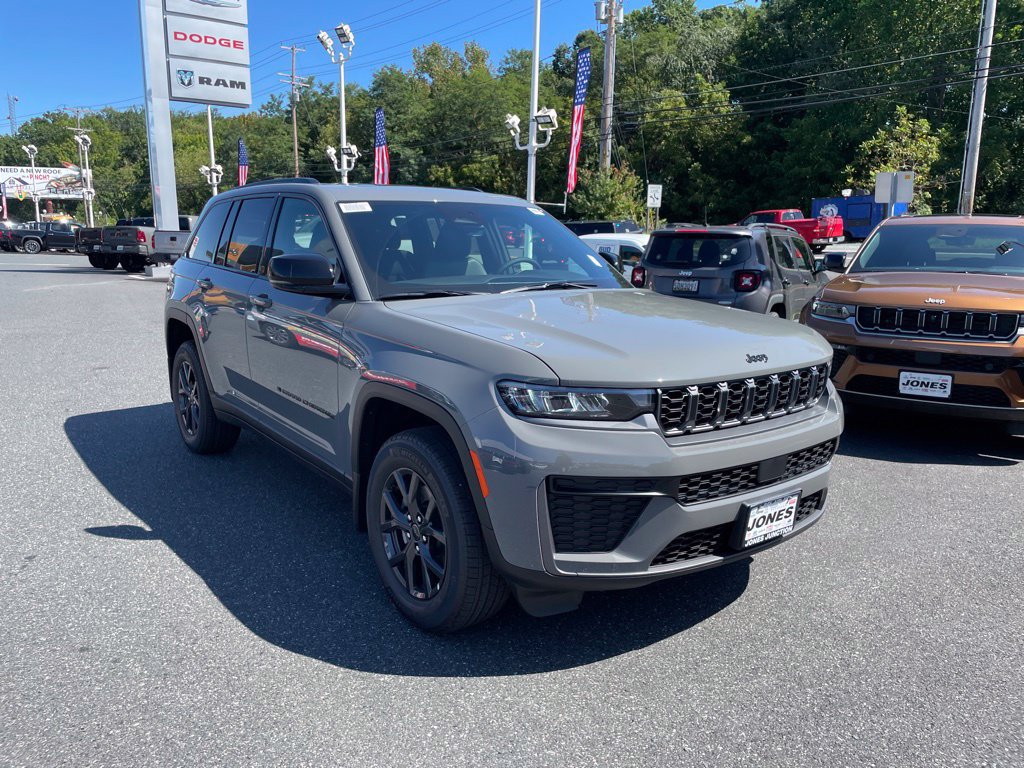 New 2027 Jeep Grand Cherokee Altitude AWD/4WD image 2
