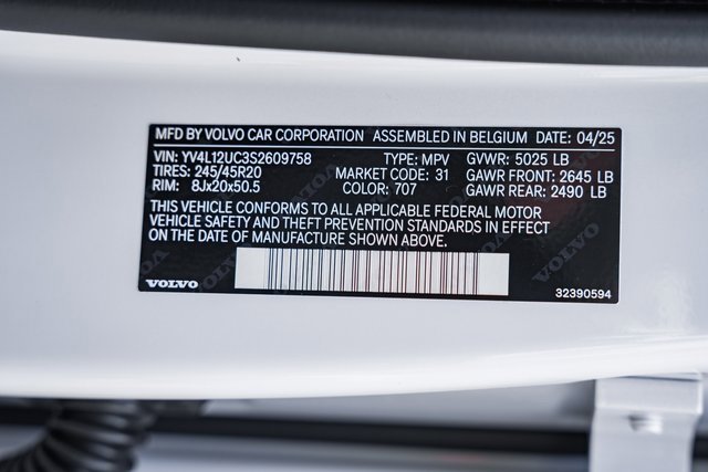 Certified 2025 Volvo XC40 B5 Plus w/ Protection Package Premier image 35