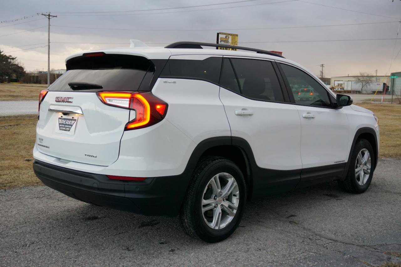 Used 2023 GMC Terrain SLE w/ Driver Convenience Package image 21
