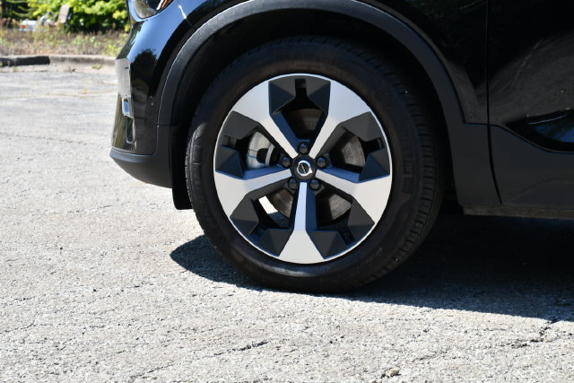 Certified 2026 Volvo XC40 B5 Plus AWD/4WD image 12