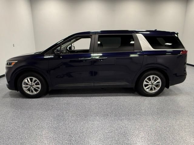 Used 2023 Kia Carnival LX FWD image 5