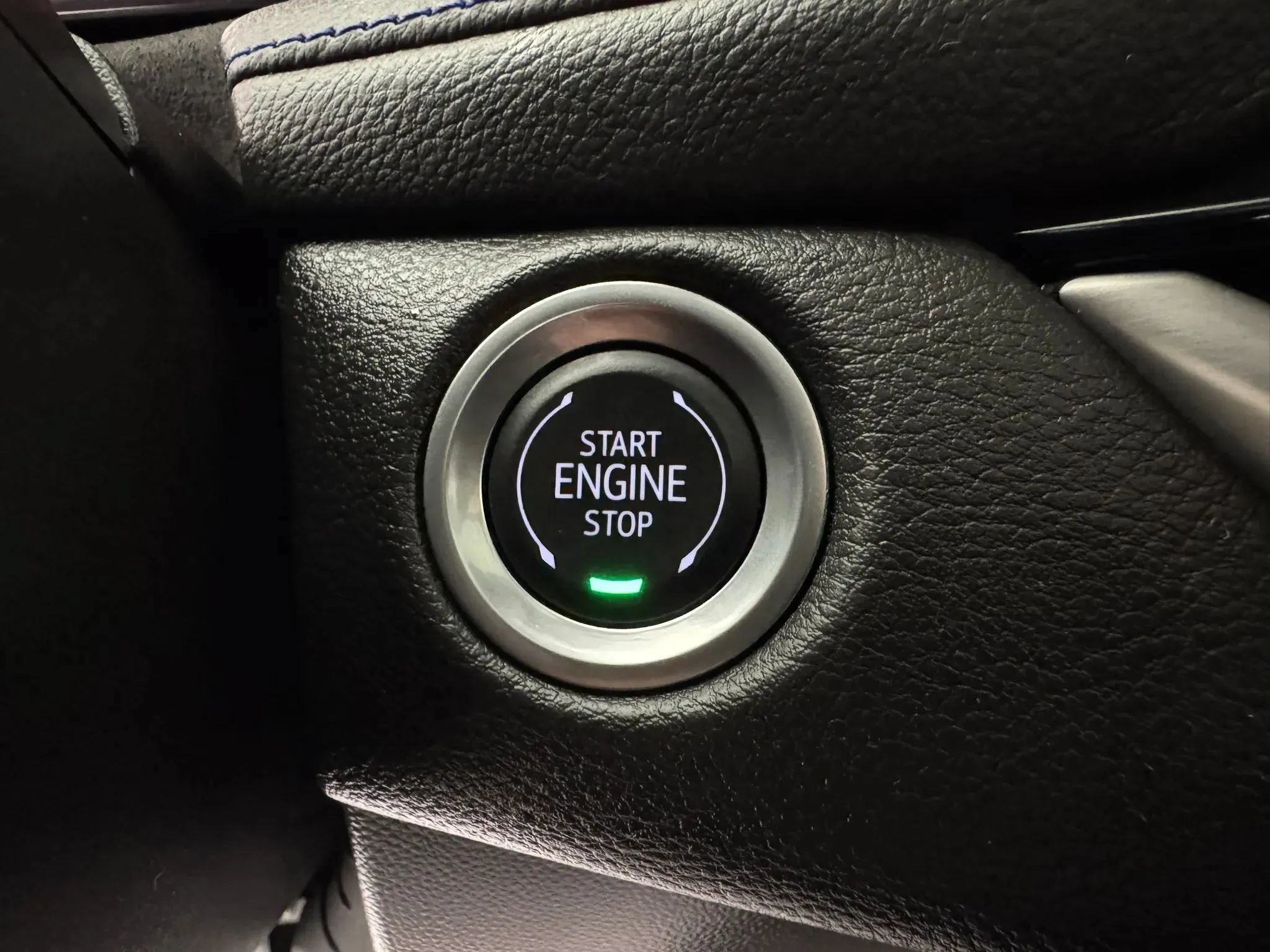 Used 2025 Cadillac XT4 Sport FWD image 17