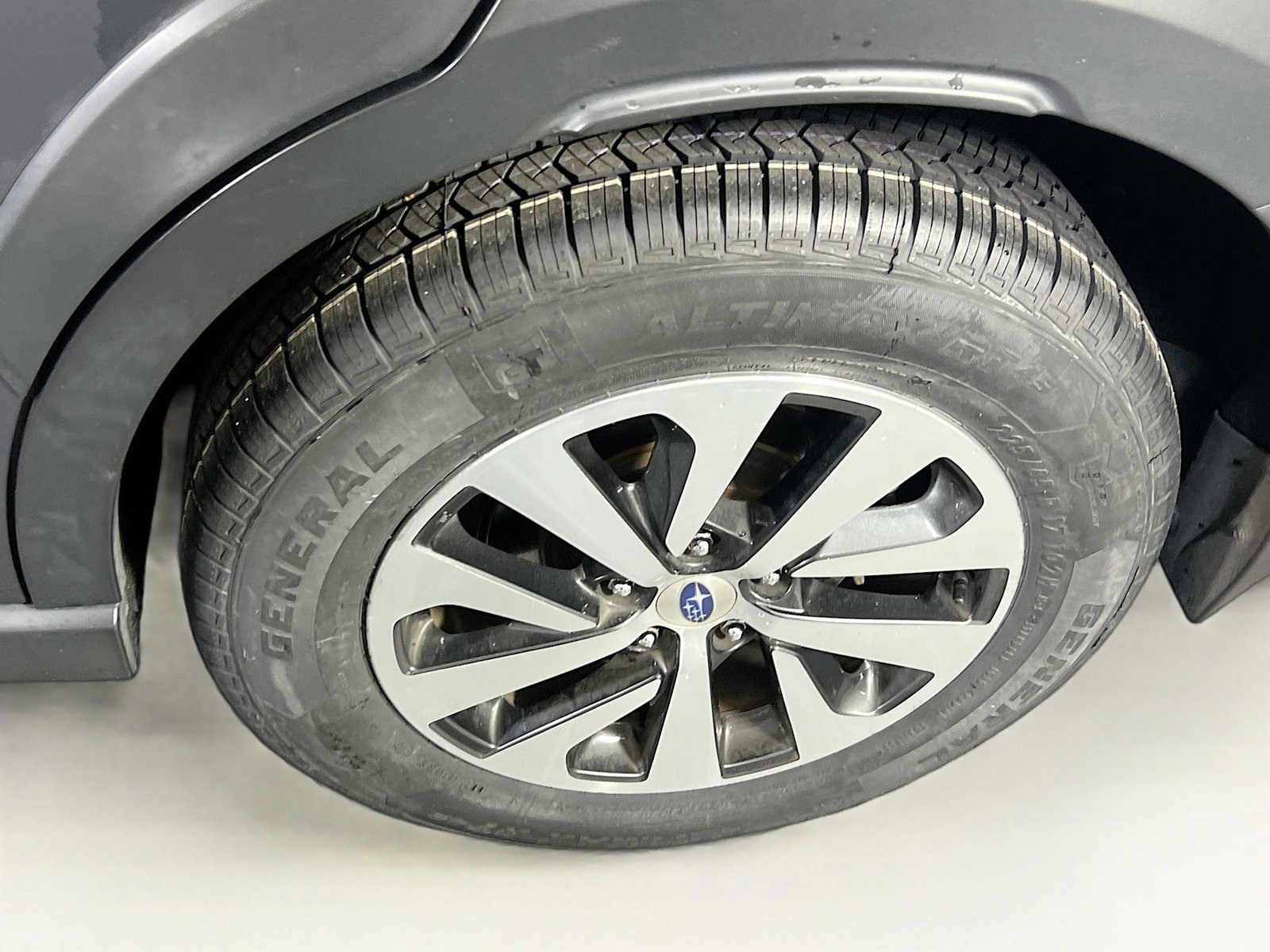 Used 2023 Subaru Outback Premium image 31