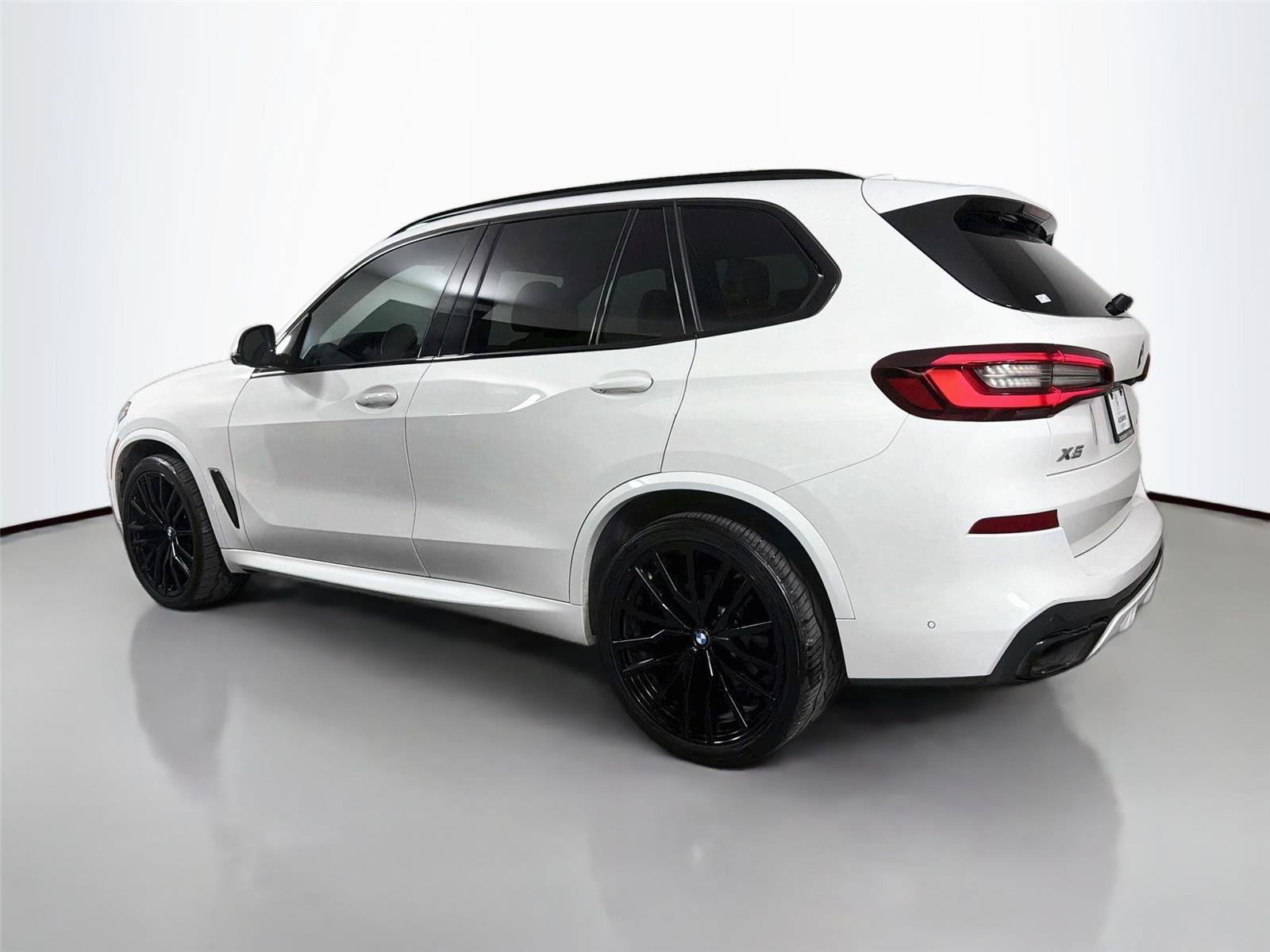 Used 2022 BMW X5 xDrive40i w/ M Sport Package AWD/4WD image 7
