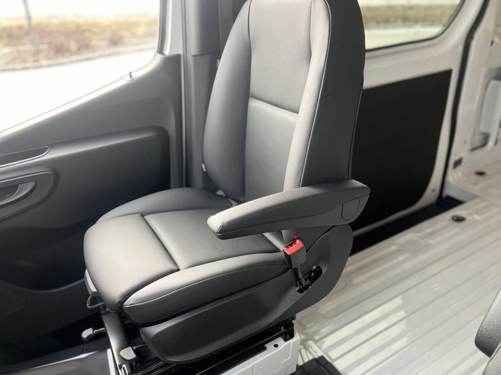 Used 2024 Mercedes-Benz Sprinter 3500 image 30