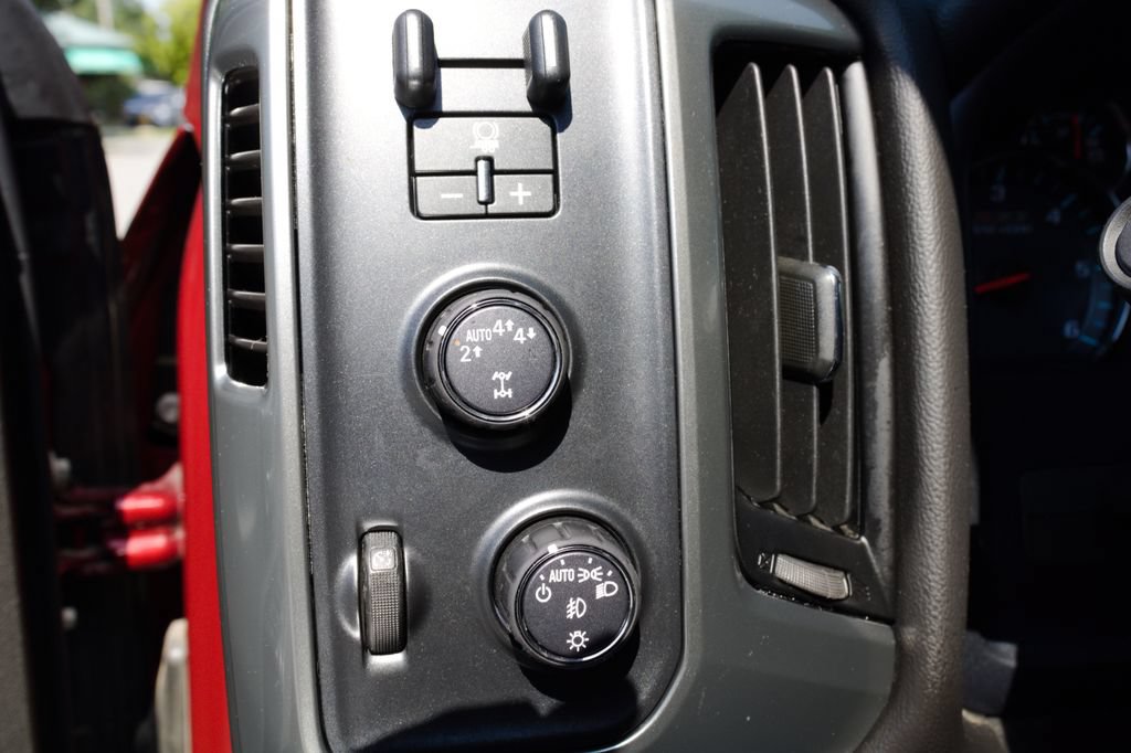 Used 2018 Chevrolet Silverado 1500 LT w/ All Star Edition AWD/4WD image 18