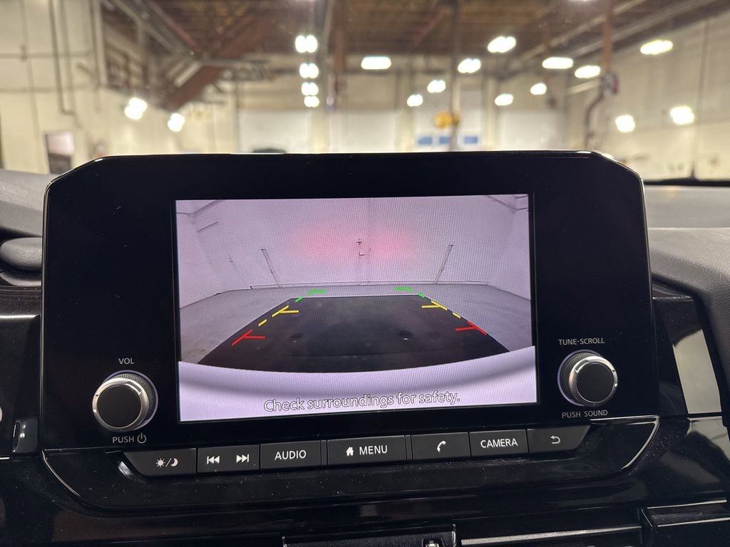 Used 2025 Nissan Pathfinder SV image 15