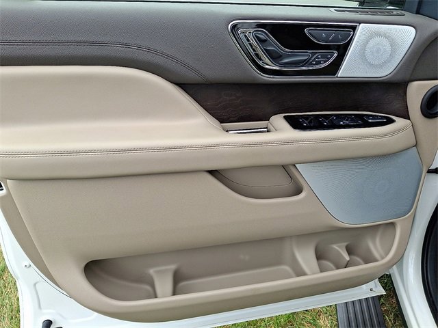 Used 2024 Lincoln Navigator Reserve image 10