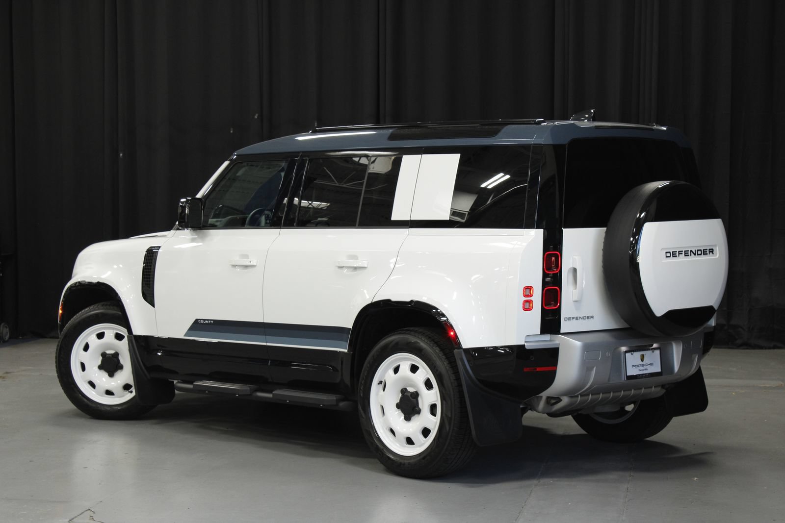 Used 2025 Land Rover Defender 110 S AWD/4WD image 3