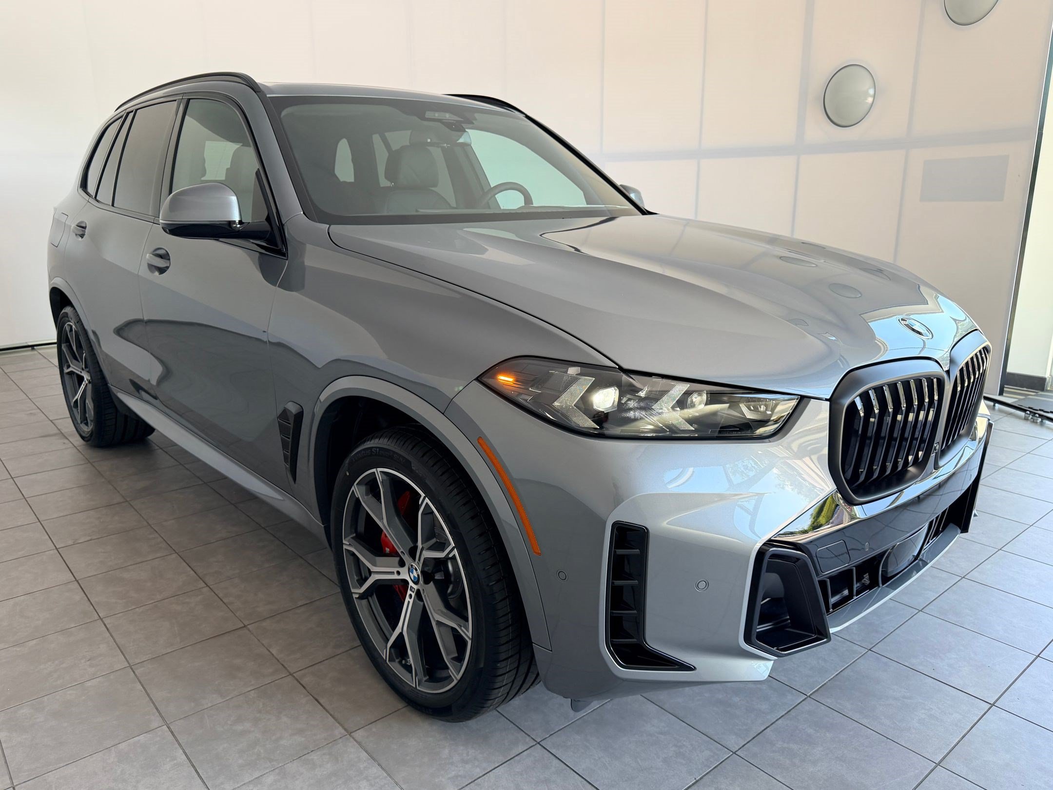 New 2026 BMW X5 xDrive40i w/ M Sport Package AWD/4WD image 7