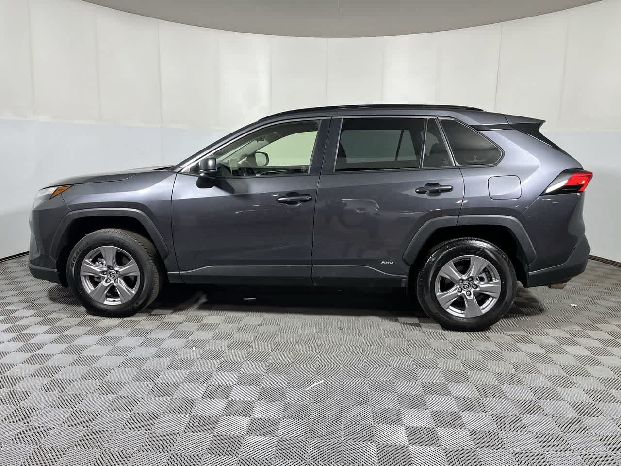 Used 2025 Toyota RAV4 LE AWD/4WD image 5