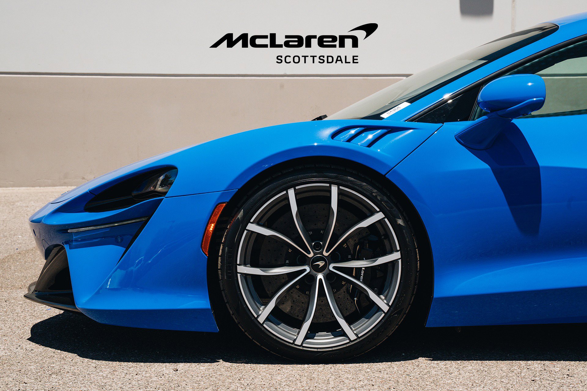 Used 2023 McLaren Artura image 12