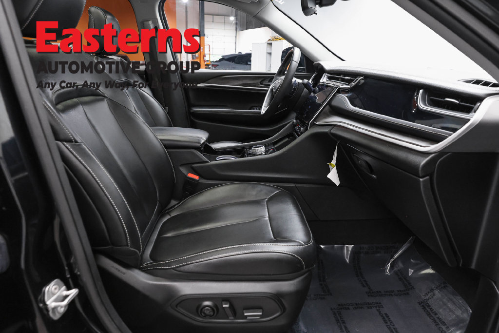 Used 2023 Jeep Grand Cherokee 4WD 4xe image 28