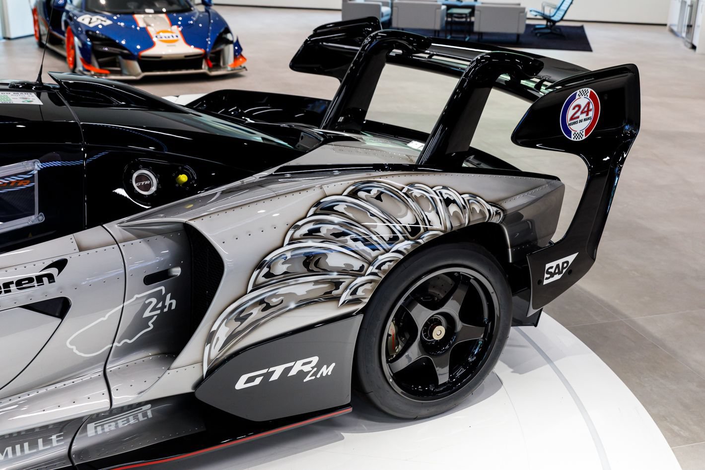 Used 2020 McLaren Senna RWD image 34