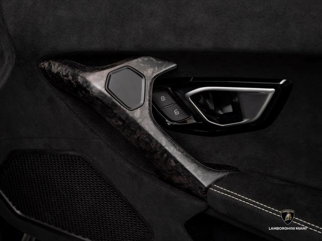 Used 2018 Lamborghini Huracan Performante AWD/4WD image 44