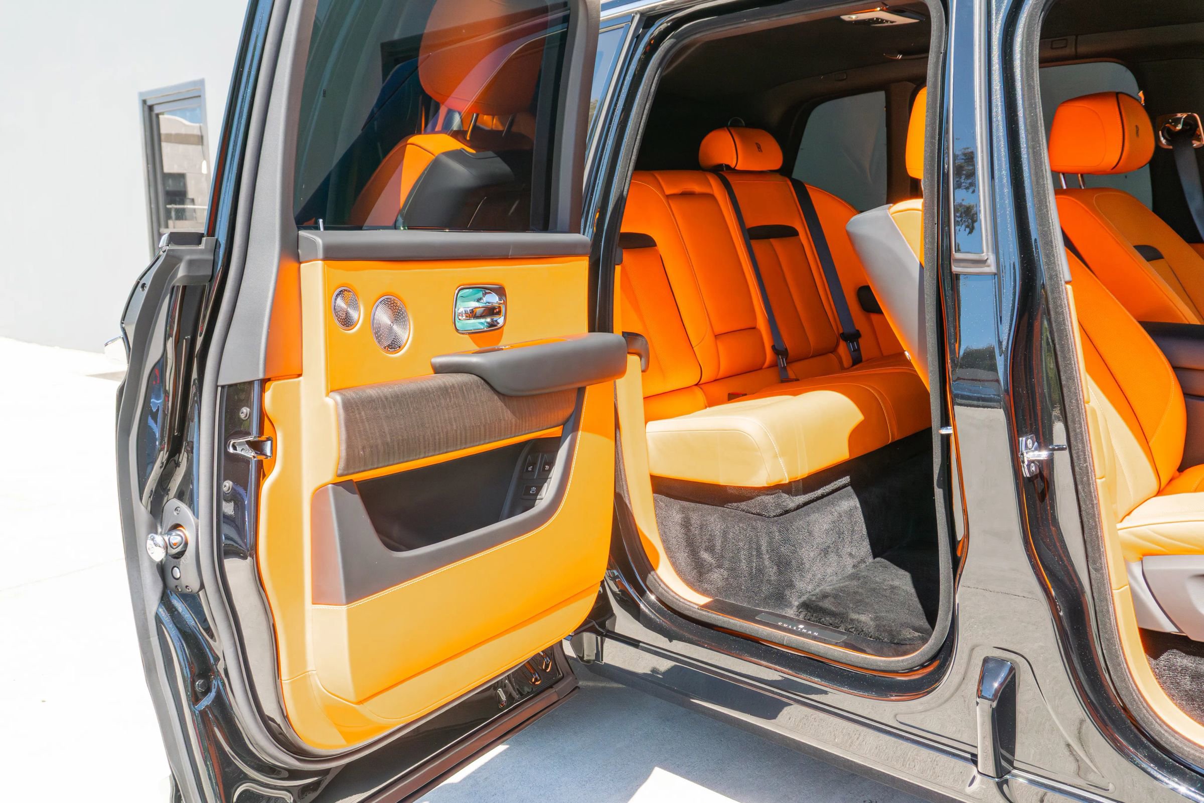 Used 2025 Rolls-Royce Cullinan image 55