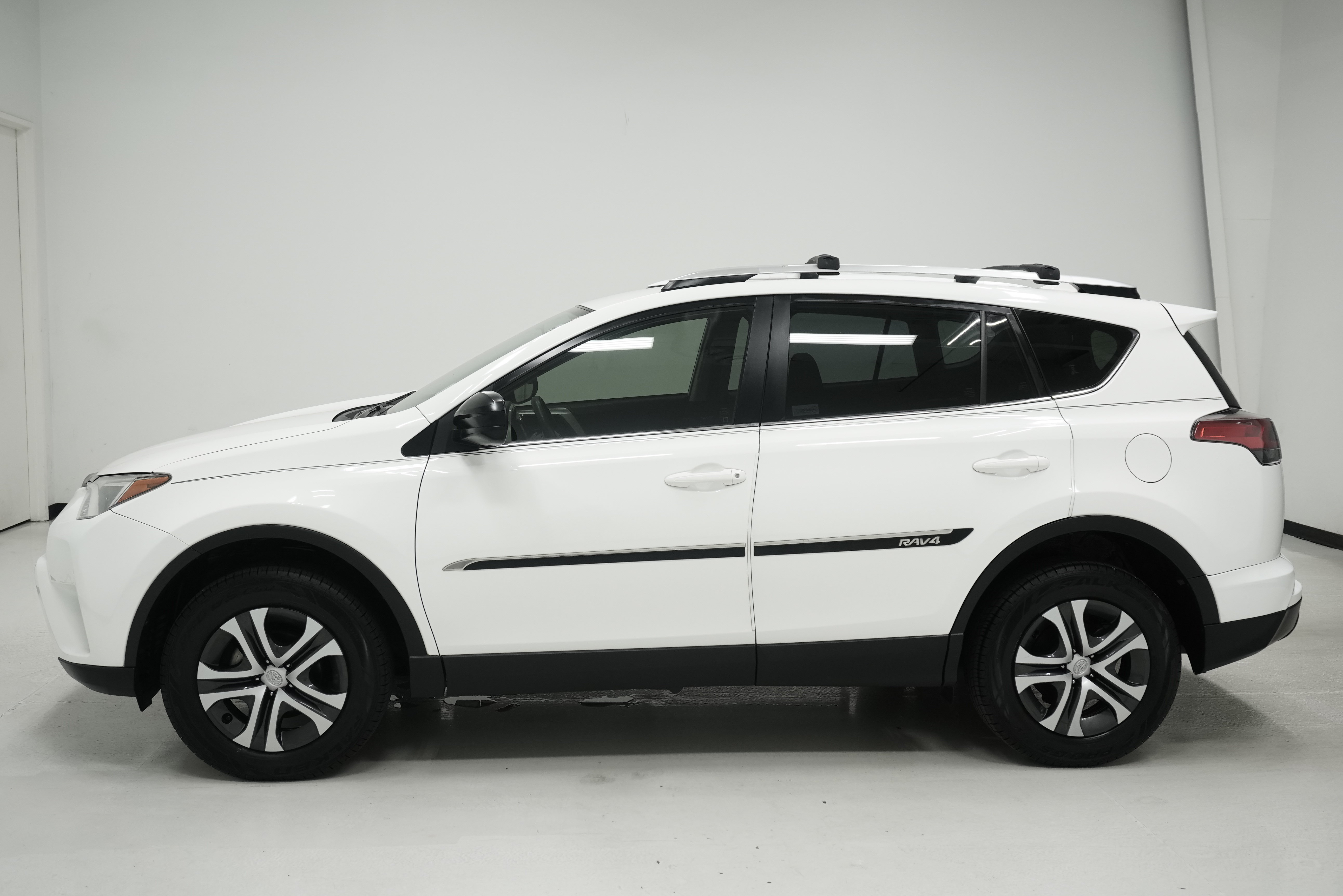 Used 2016 Toyota RAV4 LE FWD image 7