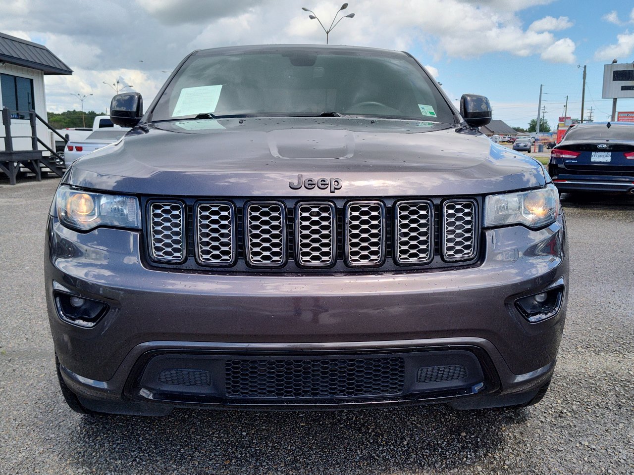 Used 2018 Jeep Grand Cherokee Altitude image 11