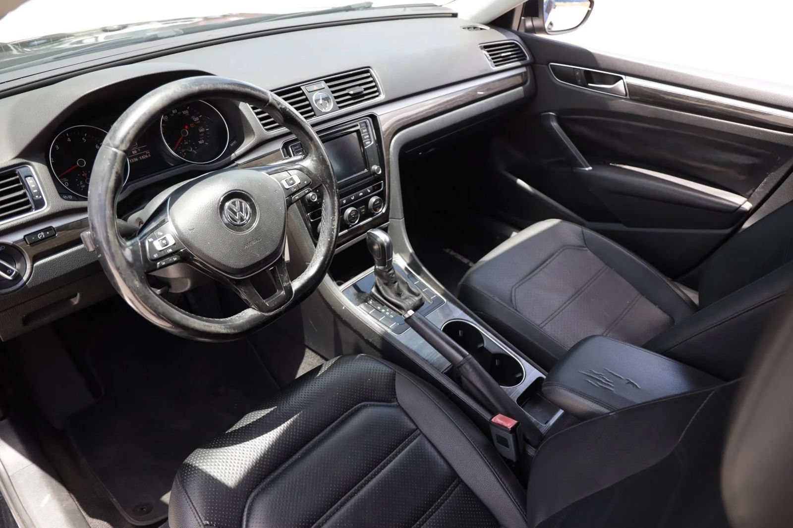 Used 2016 Volkswagen Passat 1.8T SE FWD image 16