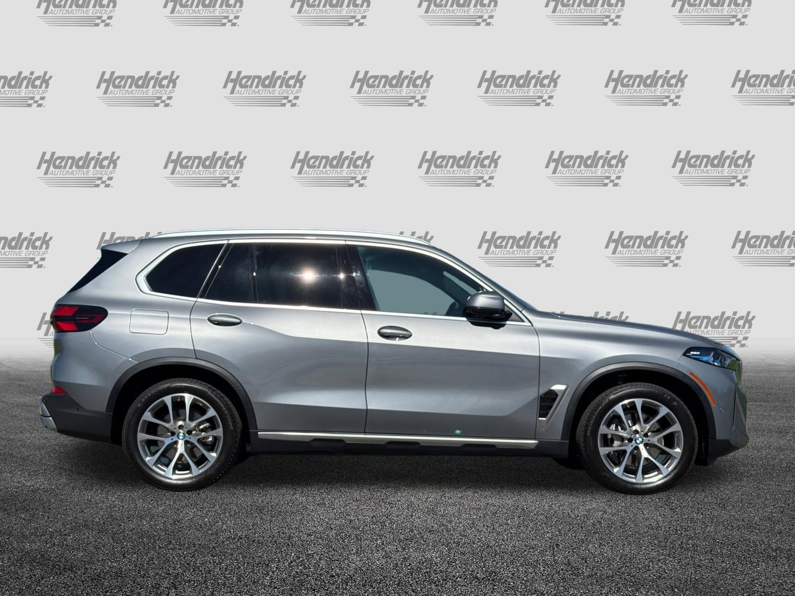 Used 2026 BMW X5 xDrive40i w/ Climate Comfort Package image 3