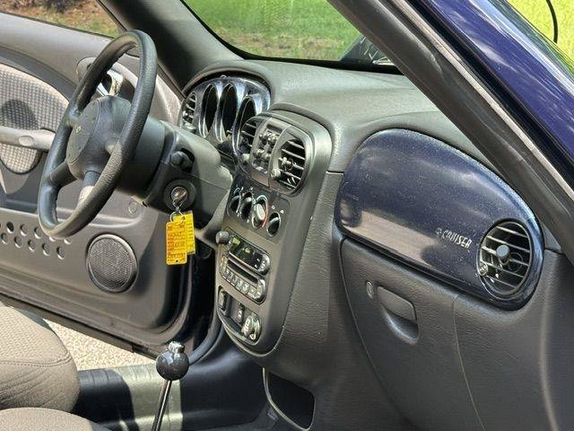 Used 2005 Chrysler PT Cruiser Convertible FWD image 7