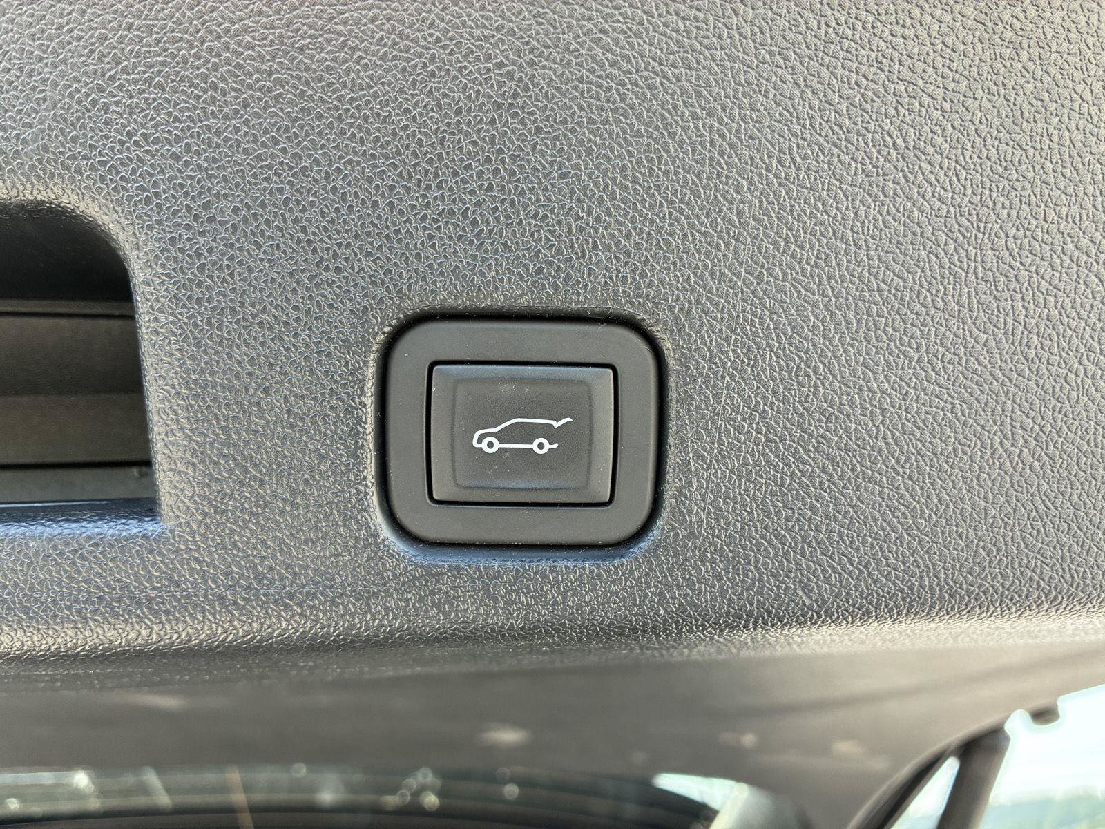 Used 2025 GMC Acadia Elevation w/ Elevation Premium Package AWD/4WD image 16