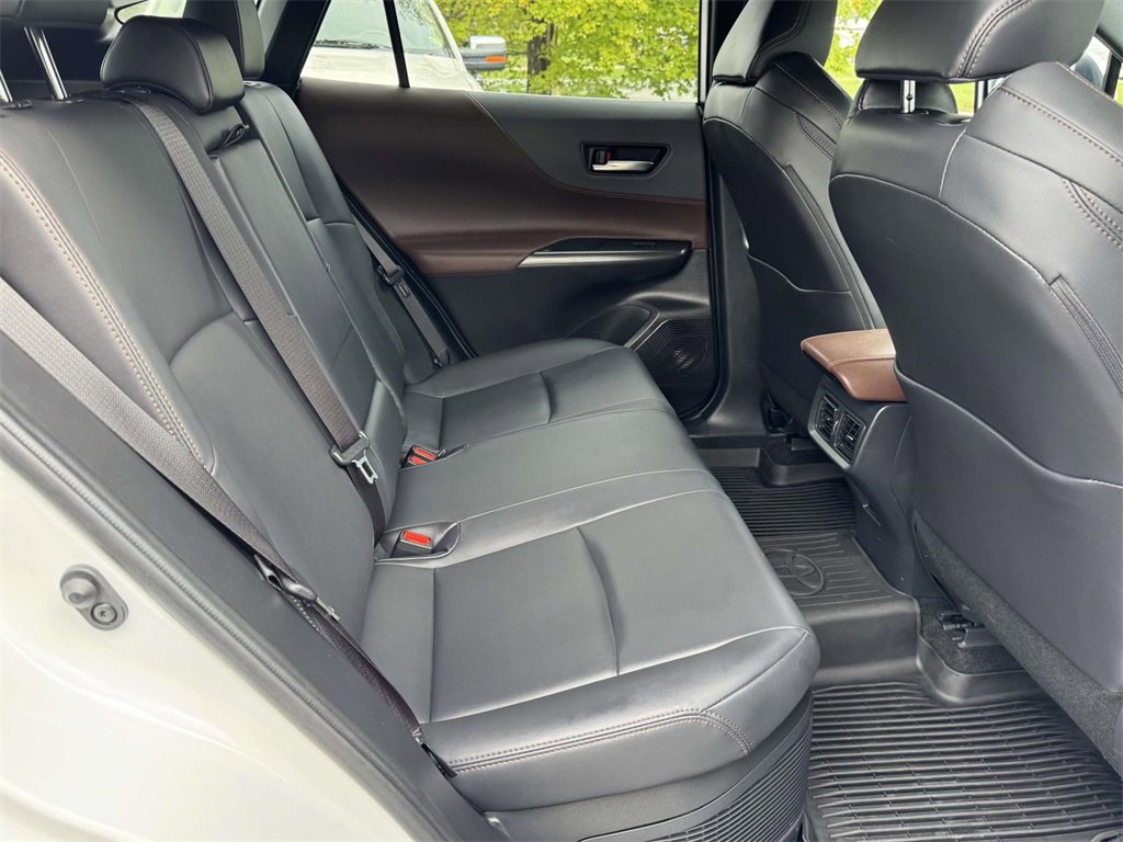 Used 2024 Toyota Venza XLE image 14