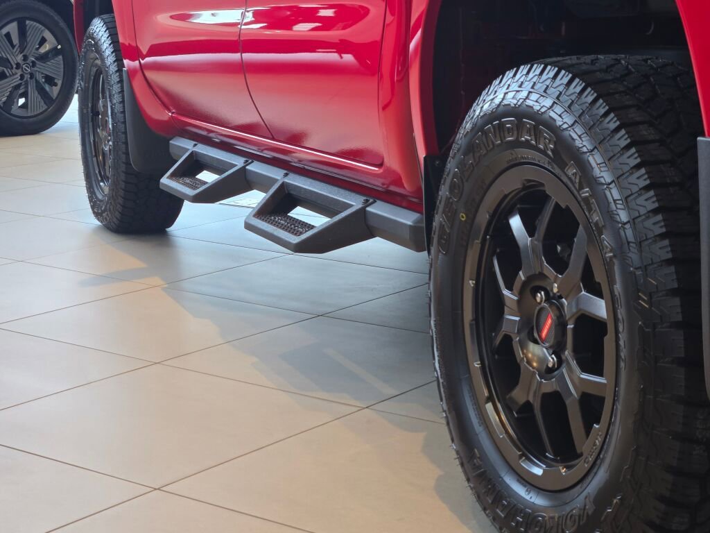 New 2025 Nissan Frontier SV w/ SV Convenience Package AWD/4WD image 13