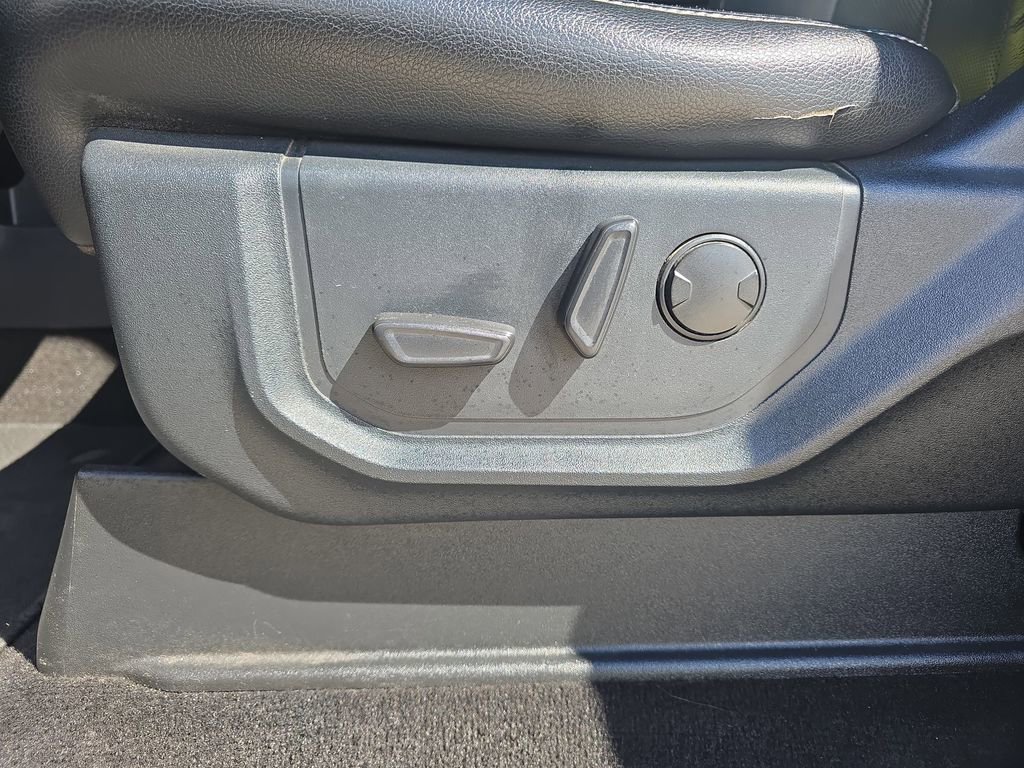 Used 2020 Ford F150 Lariat image 29