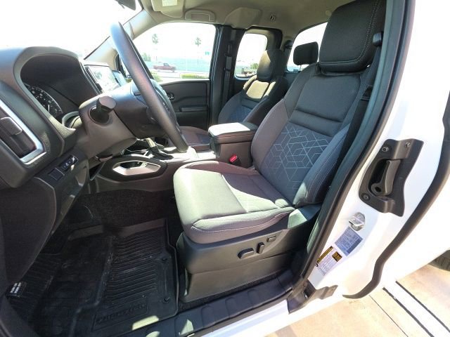 Used 2025 Nissan Frontier SV RWD image 13