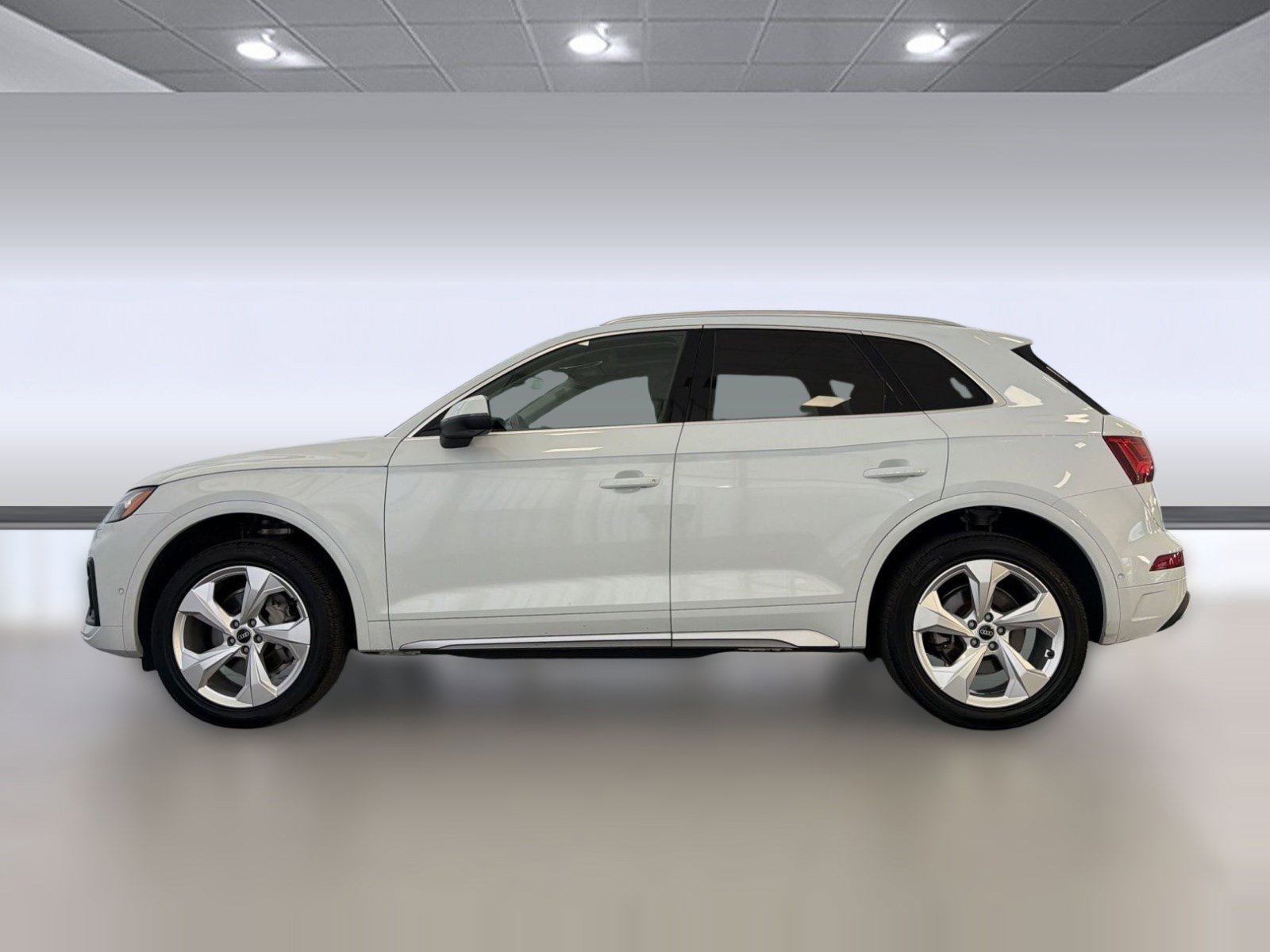 Used 2021 Audi Q5 Prestige w/ Prestige Package image 2