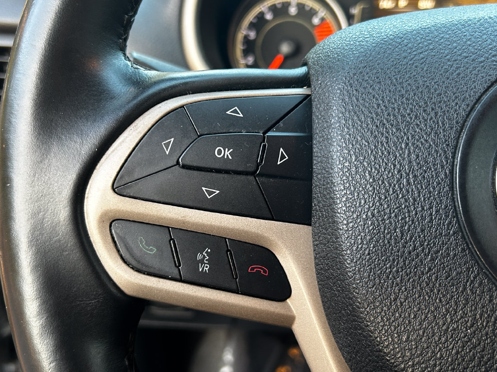 Used 2017 Jeep Cherokee Latitude FWD image 14